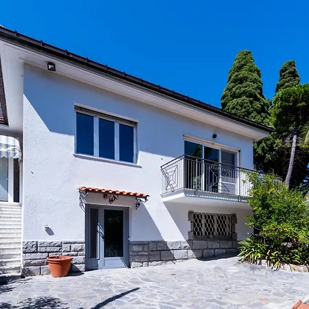 Villa Center *