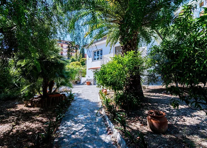 Villa Center *